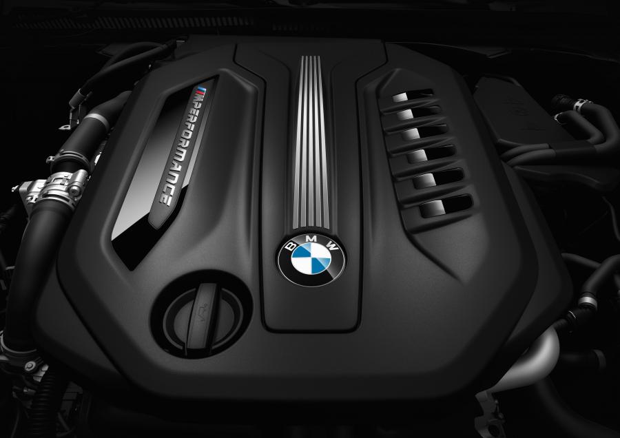Моторный отсек BMW M550d xDrive Touring 2017 года  (WW) (фото 3 из 12)